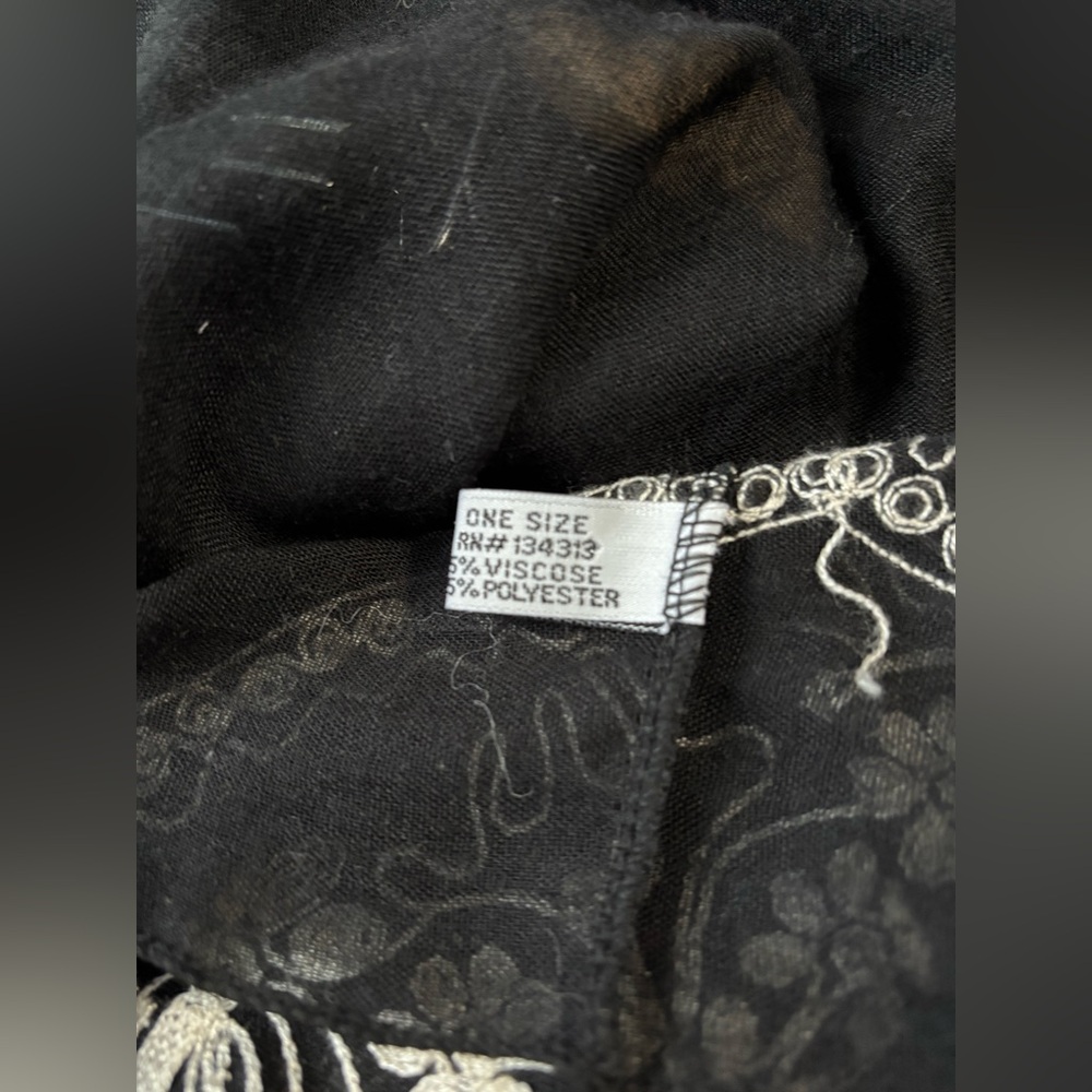 {SHEIN} black and cream embroidered kimono one size - Picture 4 of 4